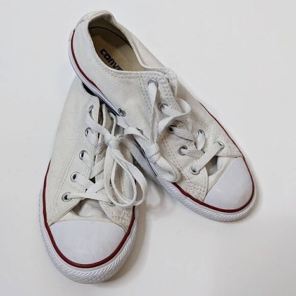 Converse Kids White Chuck Taylors 3 - Picture 1 of 11